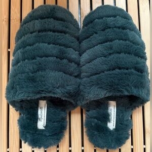 NWOT Madewell Quilted Scuff Slippers in Recycled Faux Fur - Deep Teal